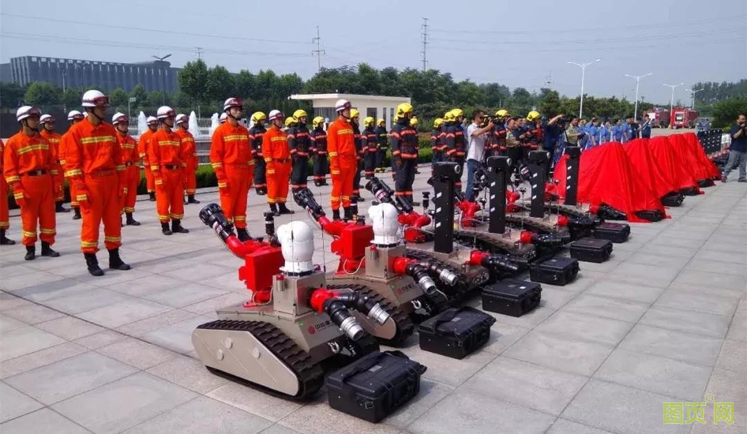 防爆偵查消防滅火機(jī)器人