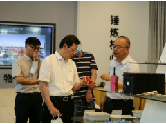 江蘇省工信廳胡學(xué)同副廳長一行調(diào)研點(diǎn)贊高華