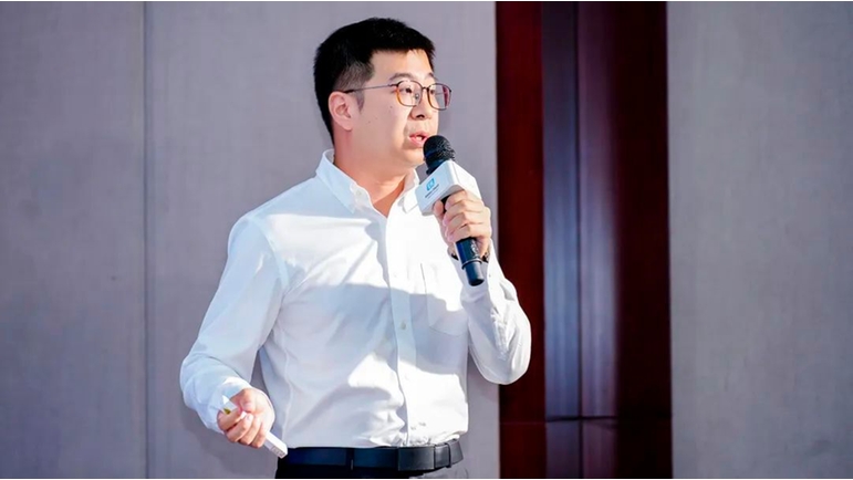 恩德斯豪斯中國解決方案業(yè)務(wù)主管孫海濤發(fā)表演講《恩德斯豪斯智能灌裝系統(tǒng)》